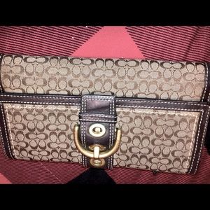Coach wallet in good condition. No flaws